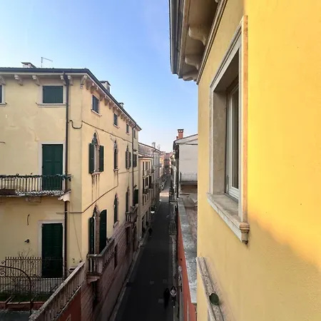 Catullo 12 * 维罗纳